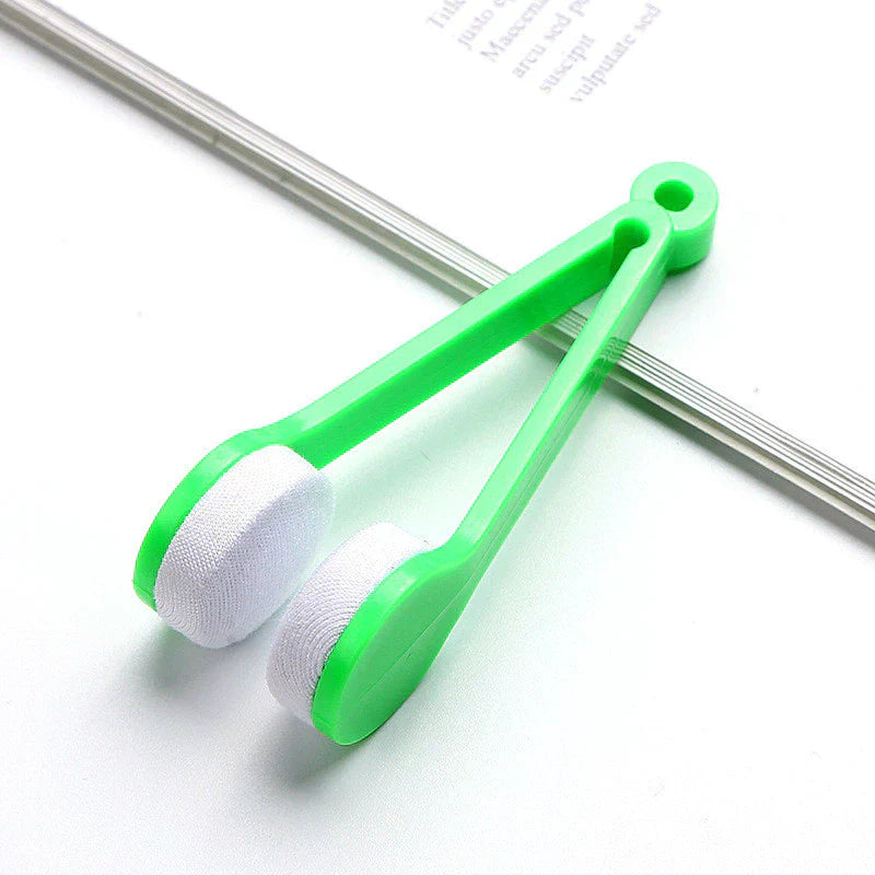 Spazzola per Pulizia Occhiali 2-in-1 in Microfibra